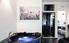 Black & White Suite